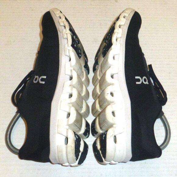 On Cloud Cloudflow 4 Women's Lace Up Running Shoes Size: 9.5 Black PLEASE READ - Picture 5 of 12